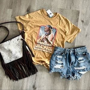 NWT BUCKLE - Willie Nelson knot front tee,